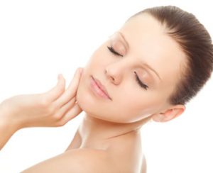 激素脸结痂是什么原因？食盐搓脸能为激素依赖性皮炎去痂，恢复皮肤细嫩